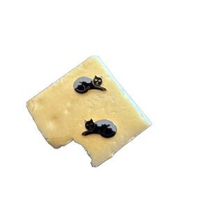 Black white cat lined in gold shiny laying vintage post earrings EUC